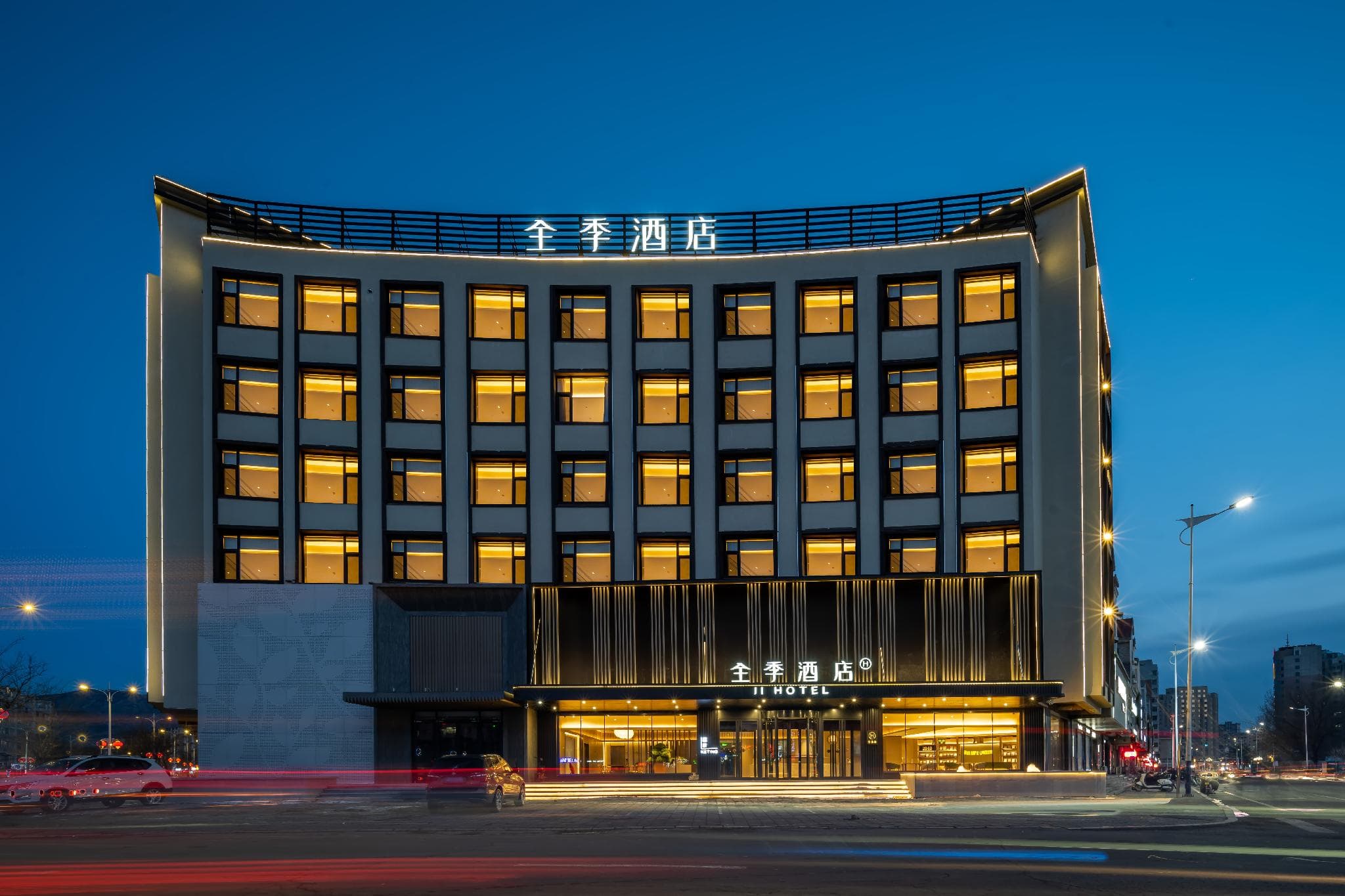 Ji Hotel Lingyuan Tianyi Square